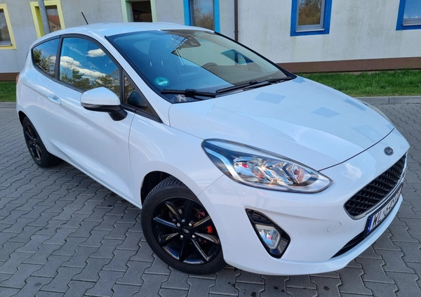 Ford Fiesta cena 36900 przebieg: 61500, rok produkcji 2018 z Brzostek małe 667